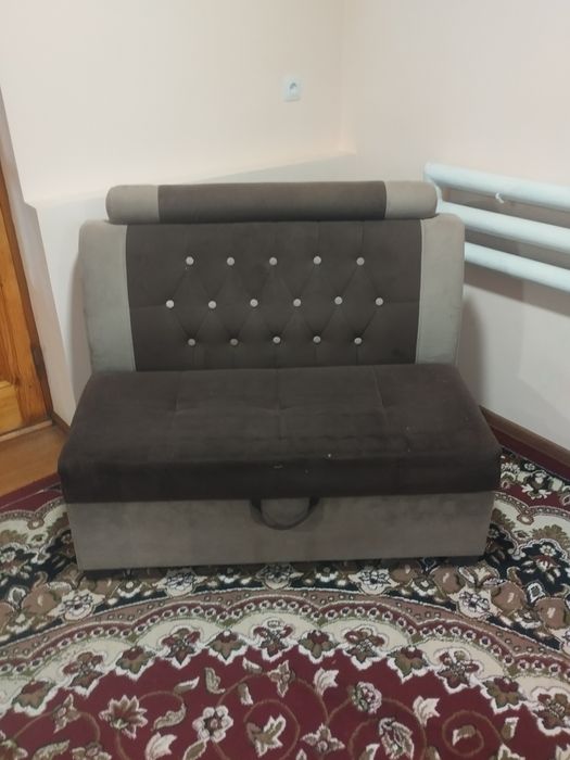 Диванчик маленький