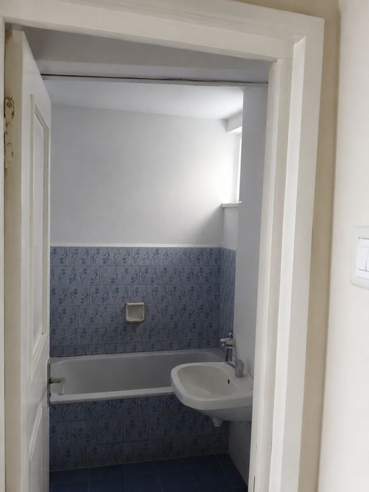 Vând apartament 3 camere, zonă liniștită — fotografia 1