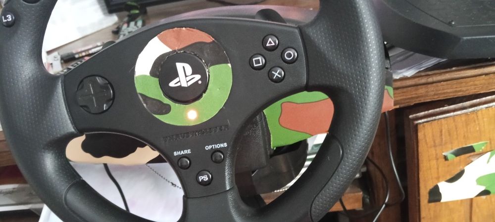 Volan Logitech thrustmaster impecabil nou