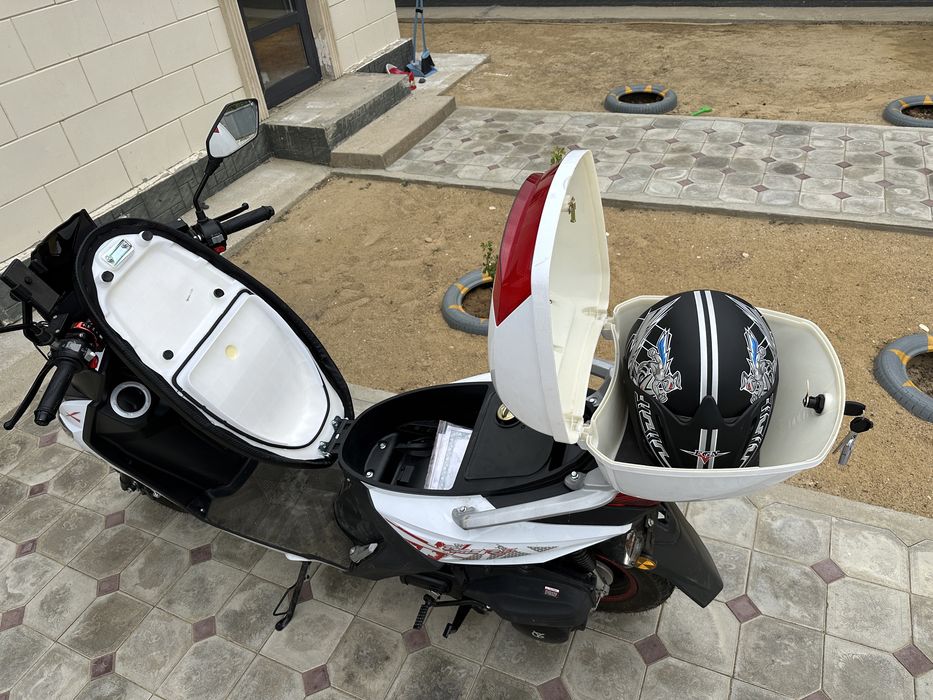 Продается скутер BWS R-Samurai белый, черный