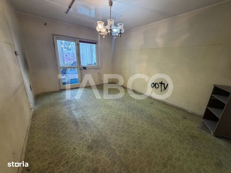 Apartament decomandat 2 camere 50 mp utili etaj 1 Bulevardul Unirii