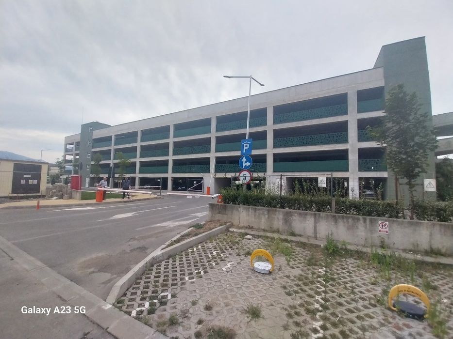 Inchiriez loc de Parcare pe termen lung  în Top City Brașov