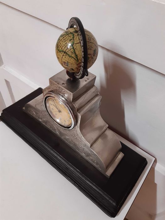 Ceasuri , glob mat nefer. si vapor din compozit, pe suporturi lemn