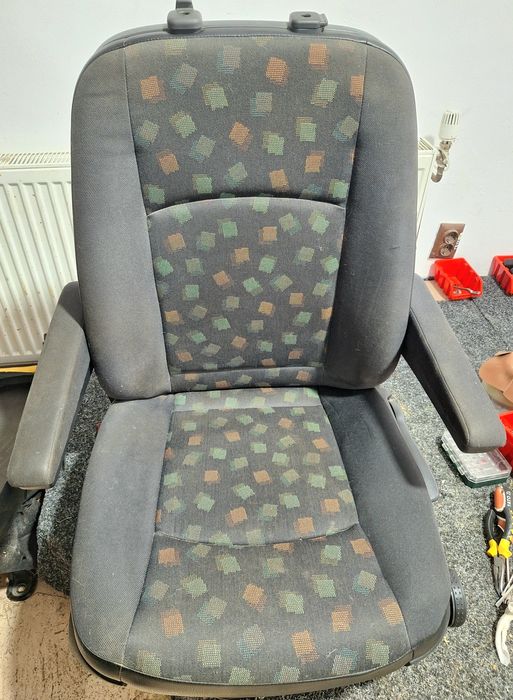 Scaun sofer Vito/Viano W639 cu 2 cotiere.