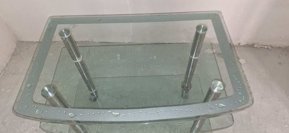 Продаётся стеклянная подставка для телевизора