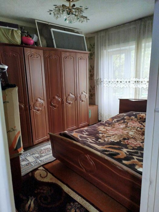 Angrenda 3 xonali kvartira sotiladi 6\4 da