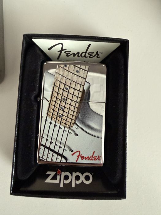 Zippo bricheta noua cu chitara fender