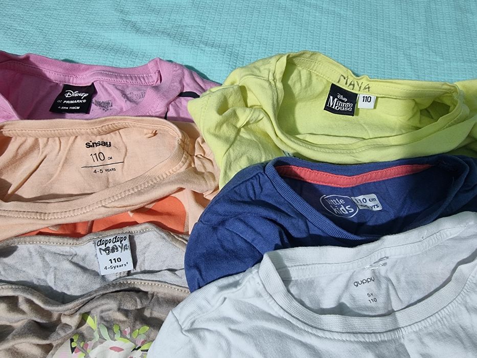 Vând tricouri fetițe