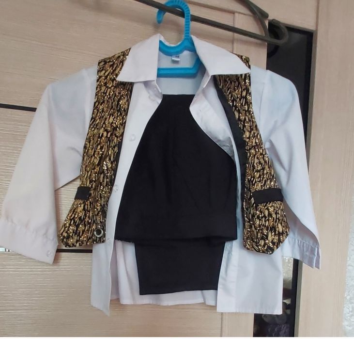 Продам . Костюм тройка           ...