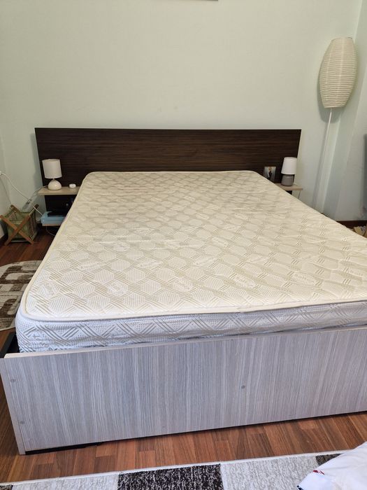 Pat dublu ,cu saltea .