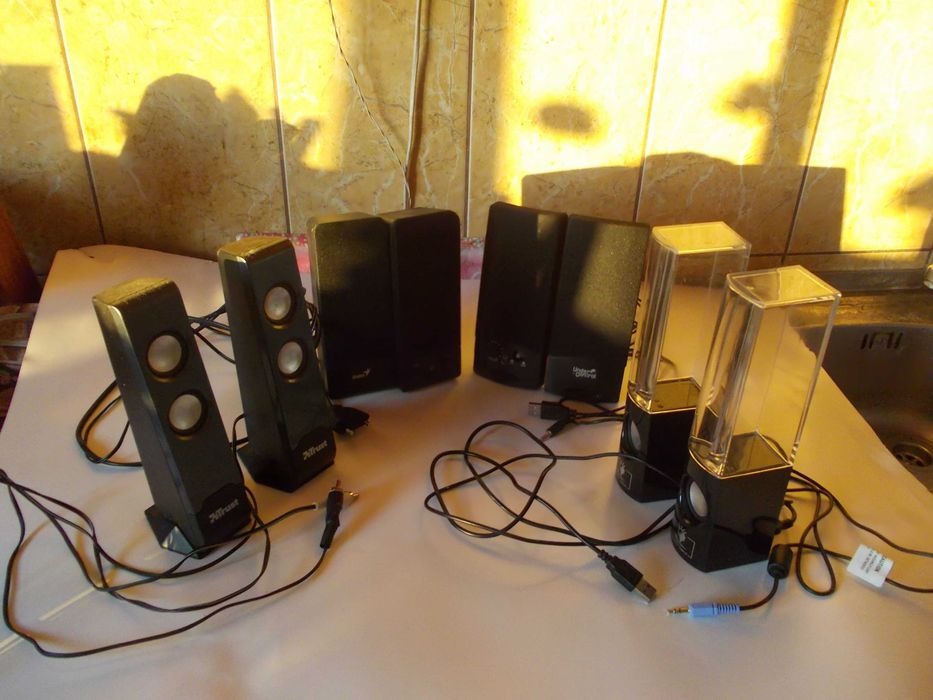 Monitoare ,Cooler pc,boxe Pc,si cabluri aferente ptr. monitoare si Pc