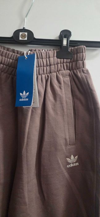 Pantaloni de trening pemtru femei Adidas,originali,marimea Xxs,maro,nou,cu eticheta