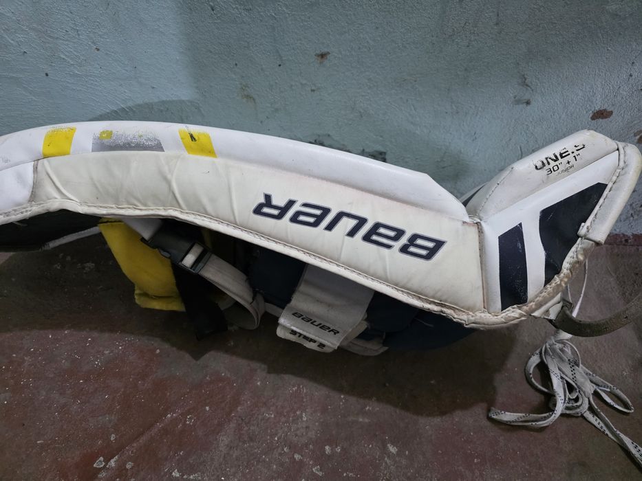 Продам щитки вратарские BAUER