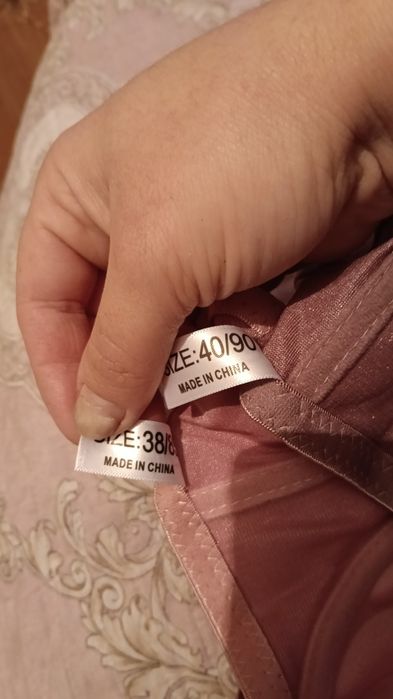 Продам 2 бюстгалтера