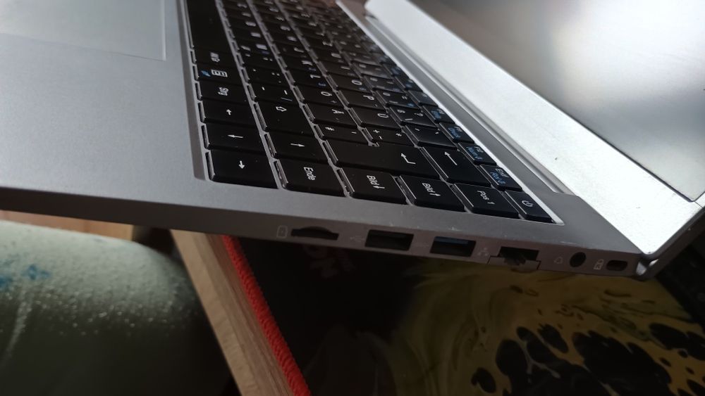 Laptop Peaq 14 inch Fhd ips procesor gen8 4 gb ddr4 ssd 120 baterie 14 ore Diagnoza Scoala Office