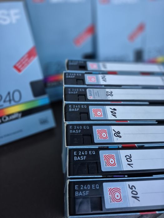 Vând lot 40 casete video VHS originale Basf, 240 minute cu filme

- 40
