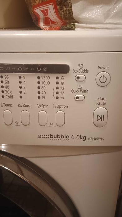 Продавам работеща пералня САМСУНГ с еко бабъл.