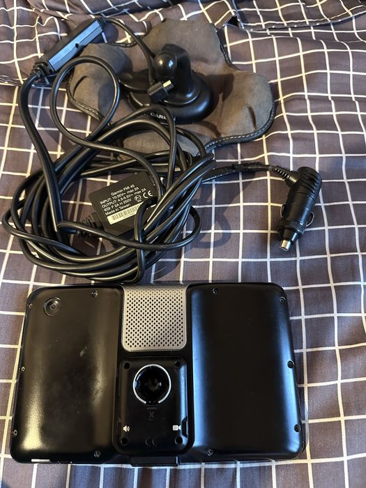 Garmin Dezl 2797 LMT - навигация за камион, TIR