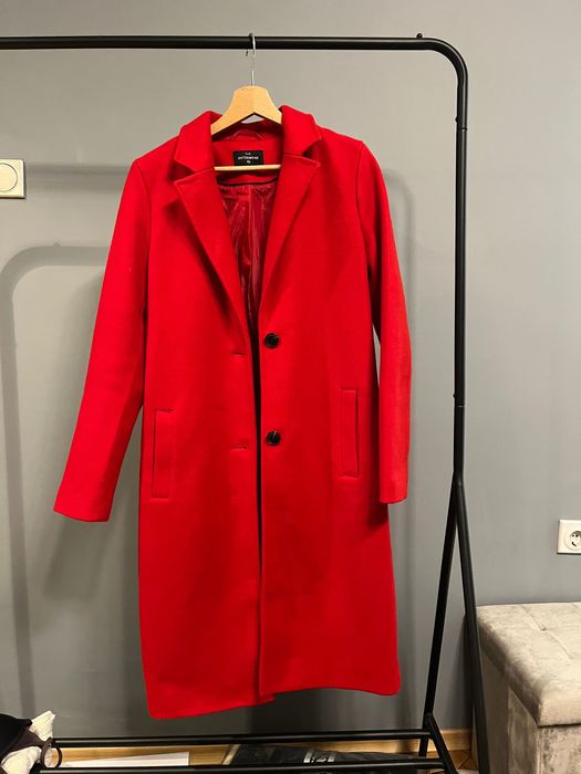 Елегантно дамско палто в червен цвят