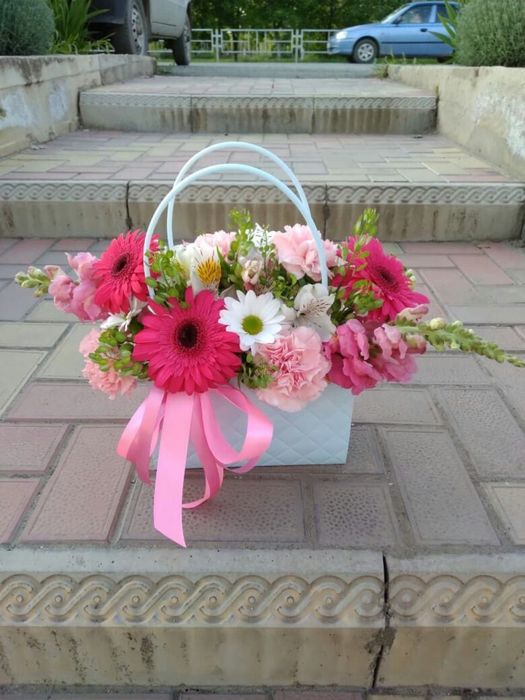 Цветы в корзине Астана