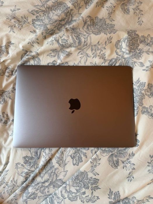 MacBook Pro 2019 i7/16/256 13 inch