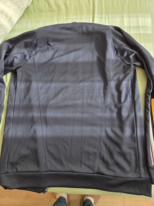 Оригинален анцуг Адидас Реал Мадрид, М размер. ADIDAS