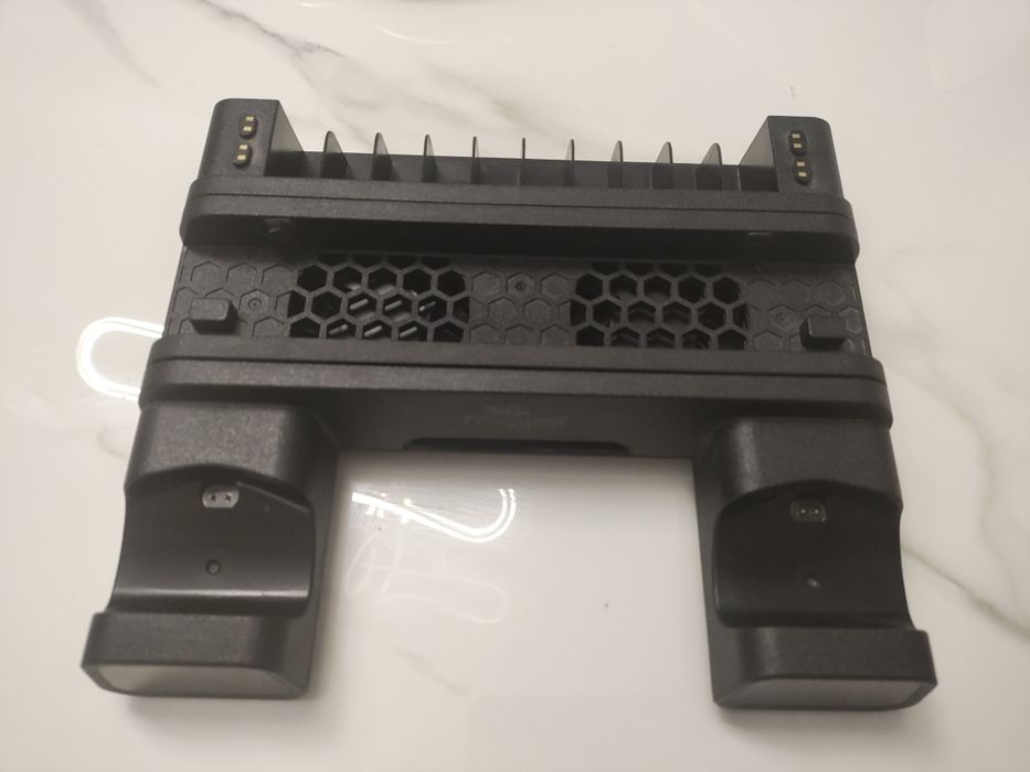 PlayStation 4 + 2 console + suport PS