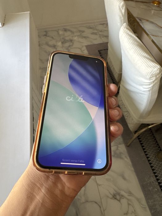 Продам Iphone 13, 2021 года