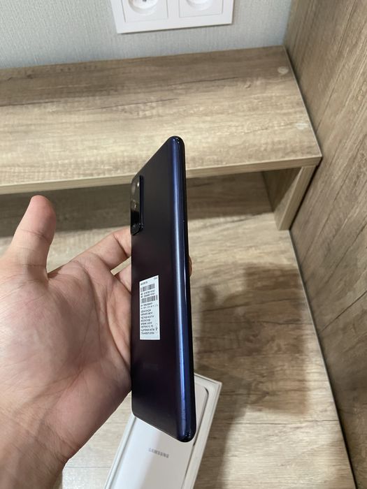 Samsung S20 FE в отличном состоянии