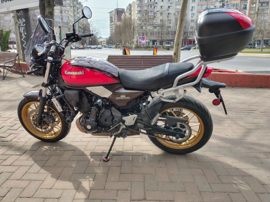 Kawasaki Z 650 RS set complet (side bags, casca, geaca moto) și multiple accesorii