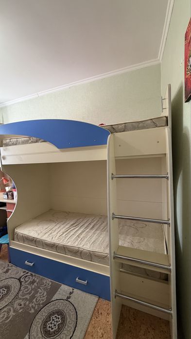 Продам кровать двухьярусную