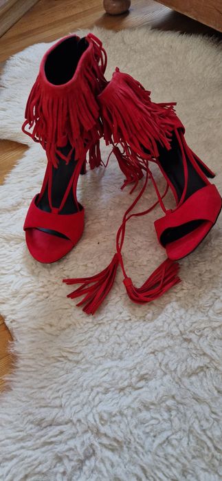 Обувки висок ток червени, сини Bata, сребристи сандали - естествена ко