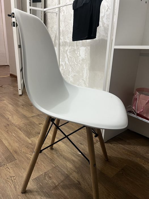 Стул Eames, белый — продам