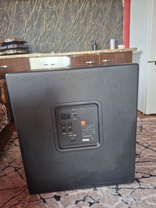 Basi activi jbl eon718s  pret 600 euro bucata