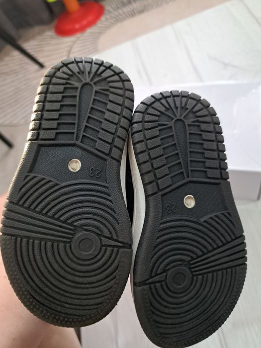 Продам детскую обувь