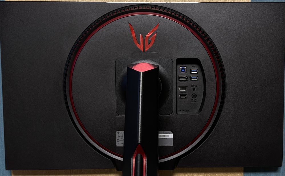 LG 27GP850-B — 27” QHD / 165–180Hz / Nano IPS / G-Sync