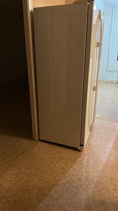 Срочно продаю холодильник samsung