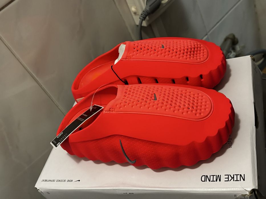 Nike mind 001 Bright Red