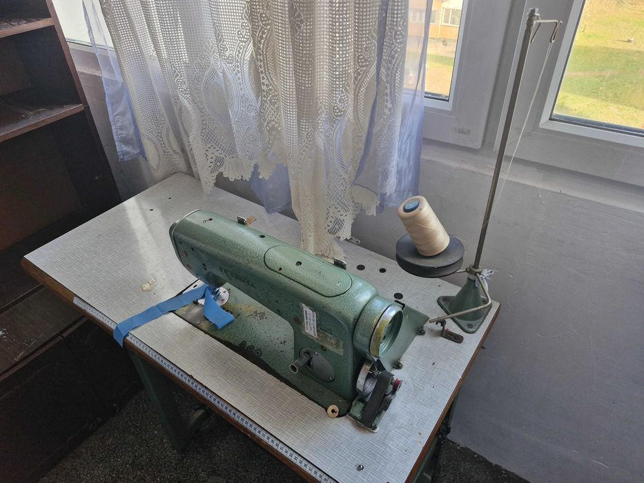 Професионална шевна машина