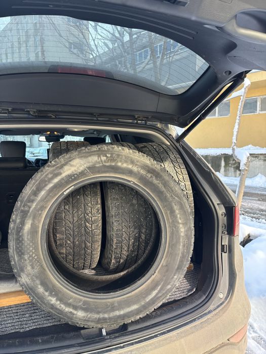 Зимни гуми 225/65/17 над 7мм грайфер.