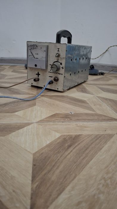 Зарядное устроиство акумулятора