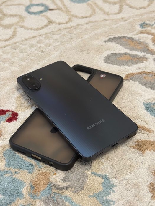 Продам Samsung A07. Не вскрывался, работает отлично. На экране есть не