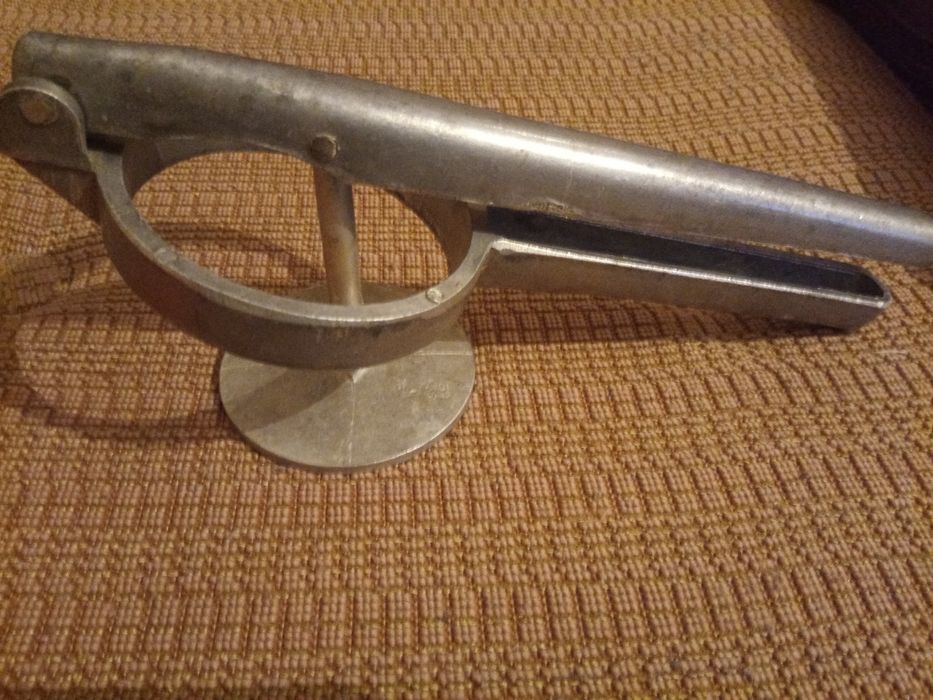 Ръчна кухненска преса от социализма