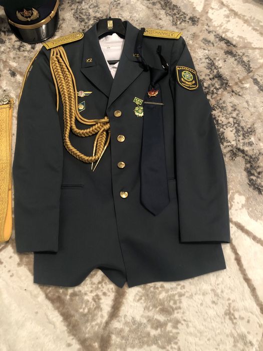 Отдаю парад скую форму разм176/92 Цена 20000 есть Погран