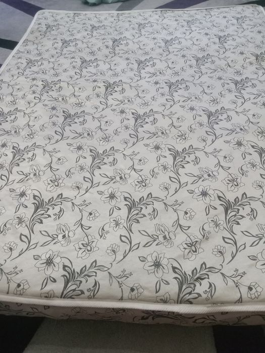 Двух спальный матрац.