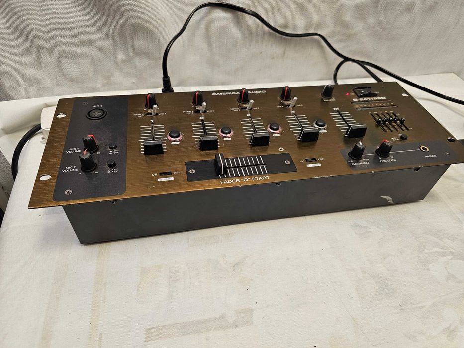 Mixer DJ American Audio Q-2411PRO 4 Canale Egalizator Grafic 5 Benzi Balansate XLR