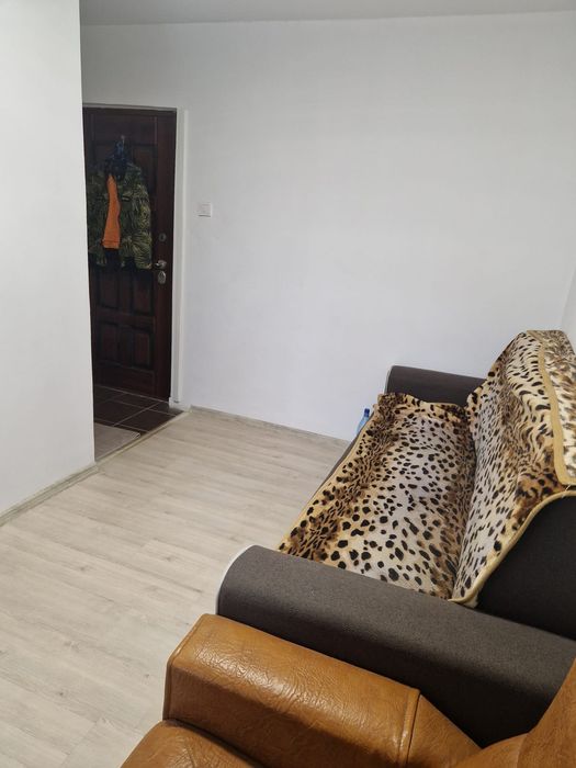 Garsoniera piața Reșița etaj 3 ,balcon mare preț 29000 euro