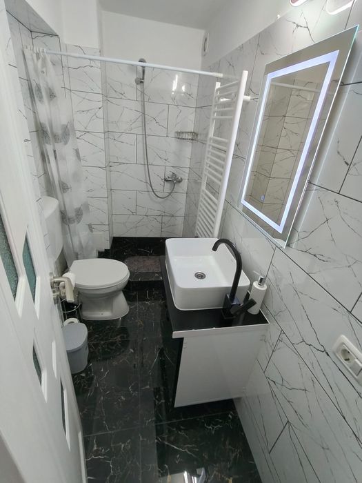Închiriez garsonieră