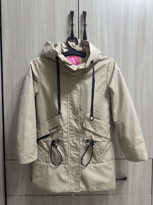 Осенняя куртка на 9-10 лет.