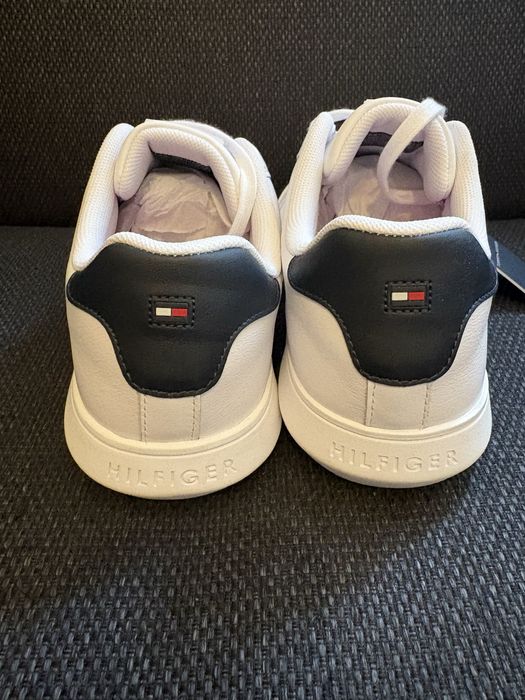 Adidasi tommy nr44,5 noi nouti
